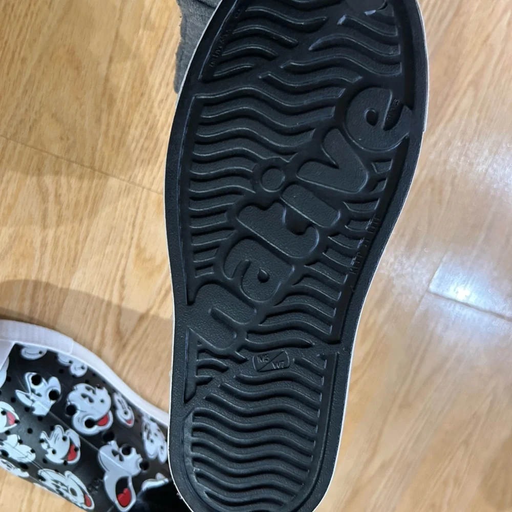 Native x Mickey Mouse shoes - Like new! M5/W7 - Picture 2 of 4